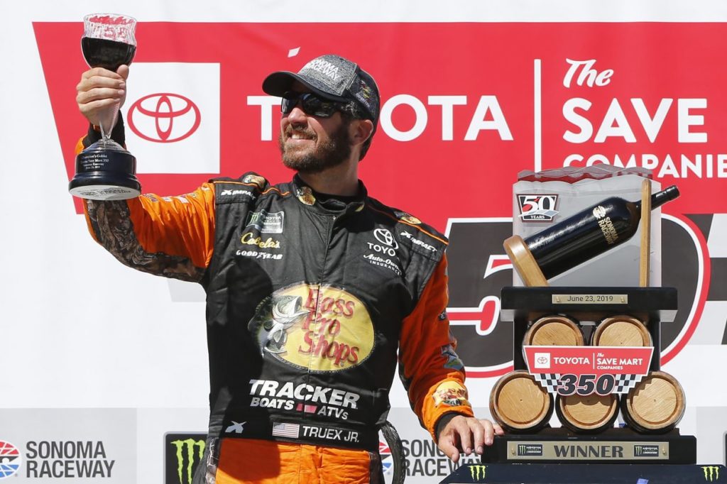 NASCAR | Truex ancora una volta re di Sonoma