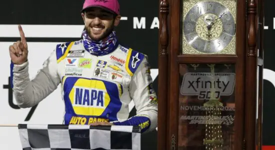 NASCAR | Elliott conquista Martinsville, Harvick clamorosamente eliminato