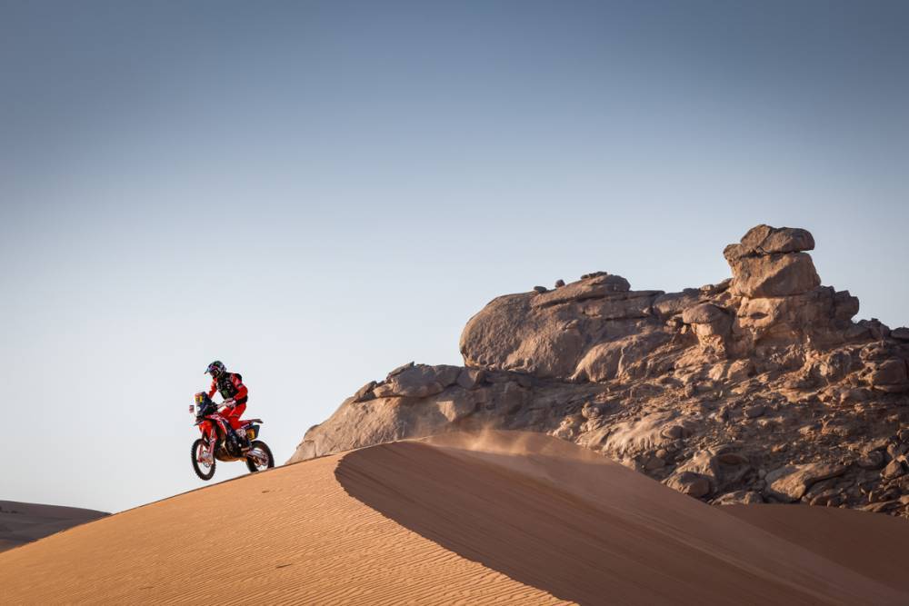 Dakar 2021 | Giorno 2: Nasser Al-Attiyah vince la seconda speciale. Gran rimonta delle Honda tra le moto