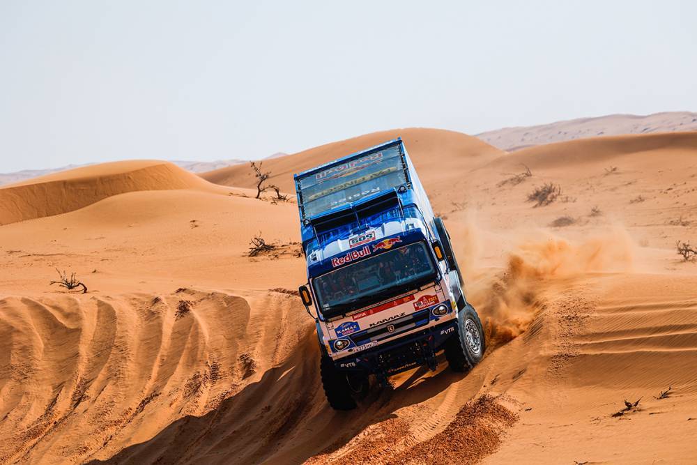 Dakar 2021 | Giorno 6: piccola rivincita per Sainz, Loeb rompe una sospensione