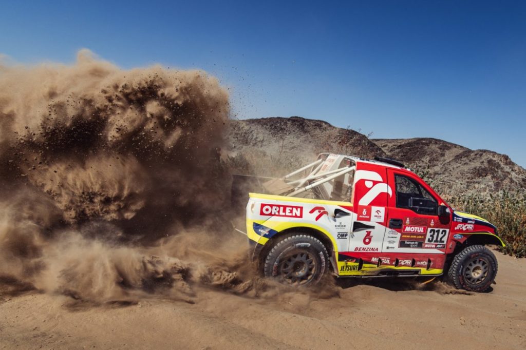 Dakar 2021 | Giorno 1: duello Sainz-Peterhansel nelle auto. Toby Price primo nelle moto