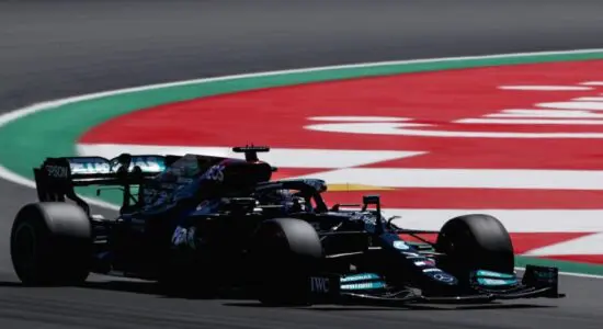 F1 | GP Spagna 2021, gara: Hamilton vince piegando Red Bull e Verstappen. Bottas 3°, Leclerc 4°