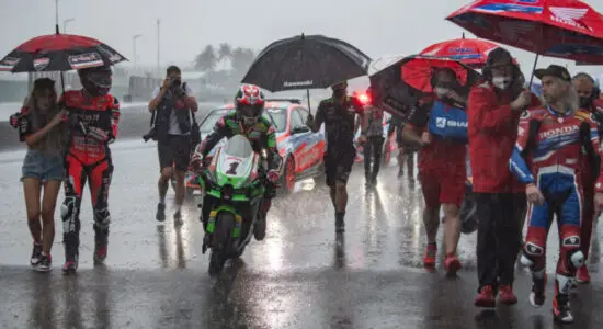 SBK | GP Indonesia 2021: finale al cardiopalma, Rea batte Redding sul bagnato di Gara 2