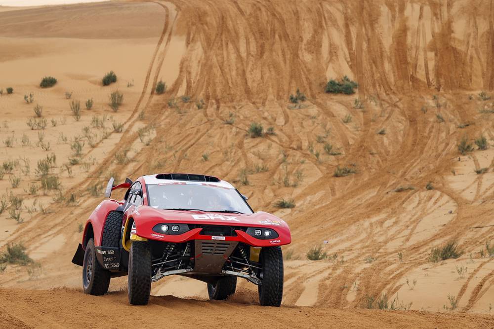 Dakar 2022 | Giorno 2: Sébastien Loeb vince lo stage e recupera terreno su Al-Attiyah, podio di tappa per Sainz