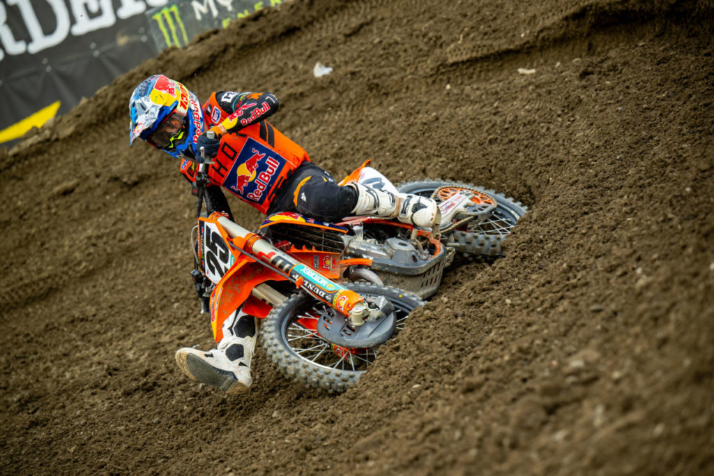 Supercross | Anaheim #2 2022, Musquin (KTM): "Che fatica sulle whoops!"