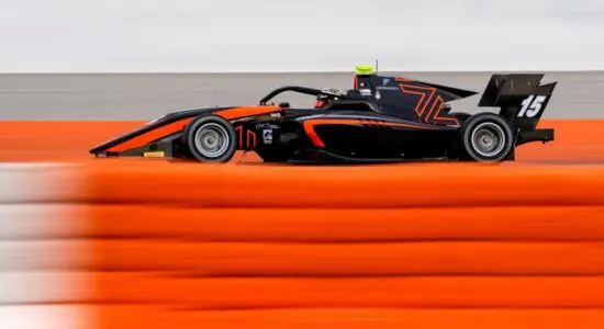 F3 | Reece Ushijima si lega a van Amersfoort Racing