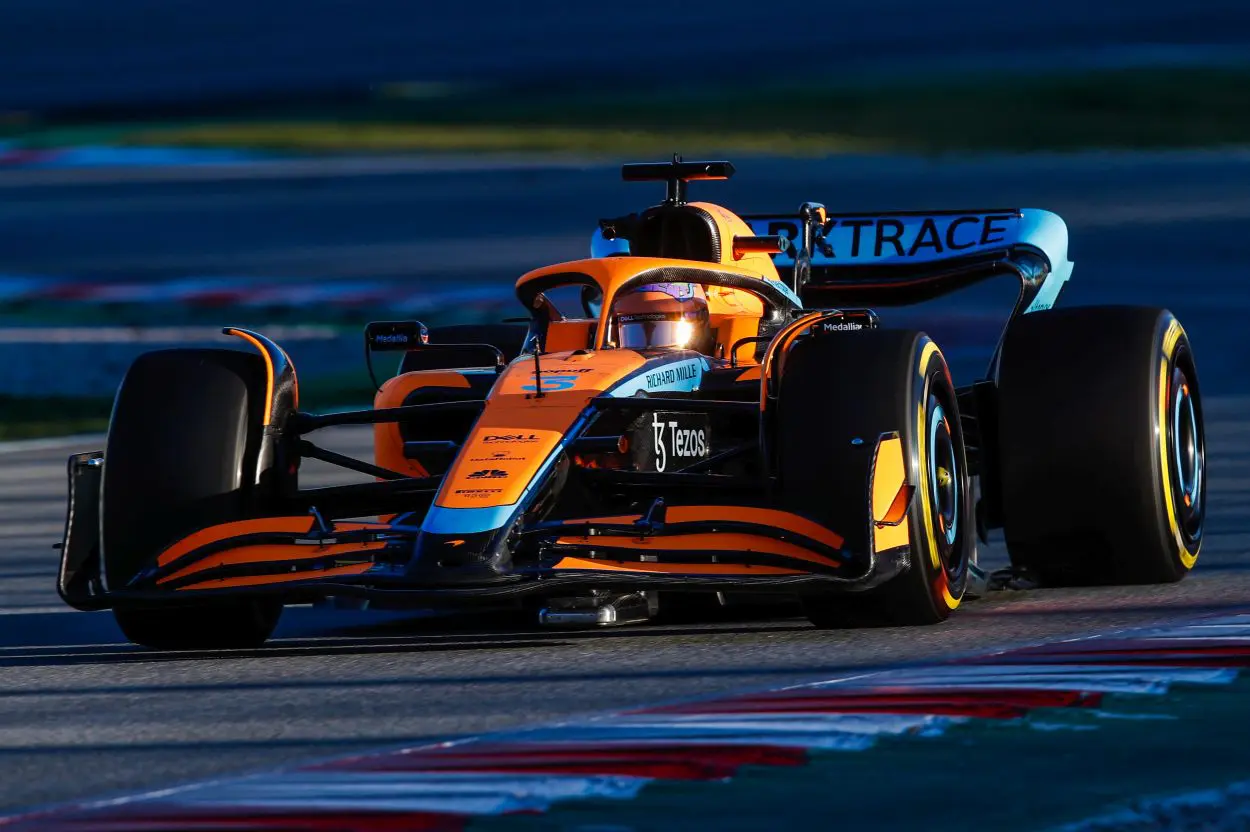 F1 | McLaren MCL36, i primi giri di Ricciardo a Barcellona [Video]