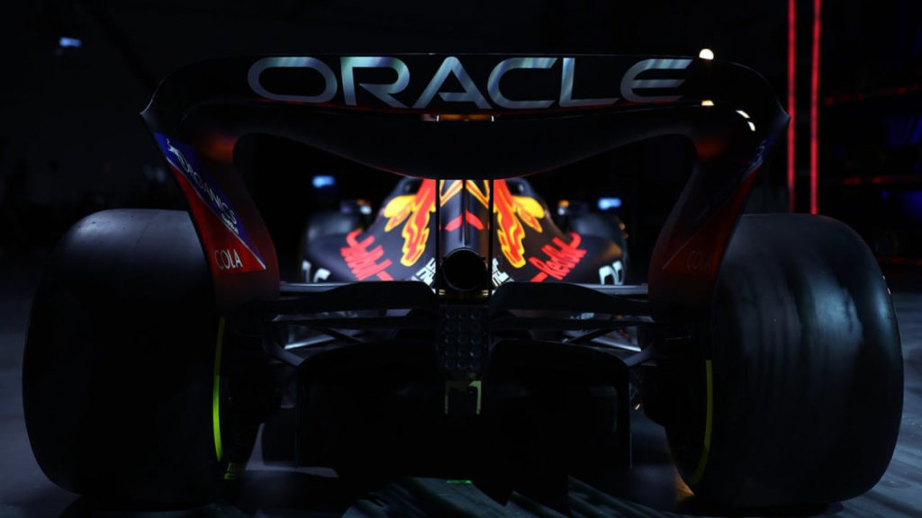 F1 | Ecco la Red Bull RB18 (parziale...) del Campione Verstappen e Pérez. Il team cambia in Oracle Red Bull Racing