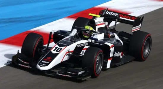 F2 | GP Bahrain 2022, Feature Race: Pourchaire trionfa in una gara spezzatino, tanta confusione nei pit stop