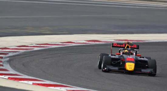 F3 | GP Bahrain 2022, Gara 1: Bearman primo in solitaria, ma la penalità regala ad Hadjar la vittoria all’esordio