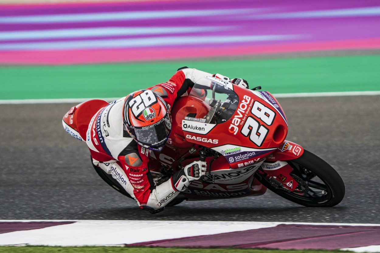 Moto3 | GP Qatar 2022, Qualifiche: Izan Guevara conquista la pole nel caos della Q2