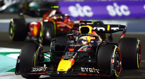 F1 | GP Arabia Saudita 2022, gara: Verstappen vince una grande lotta con Leclerc! Sainz sul podio, Russell 5°, Hamilton 10°