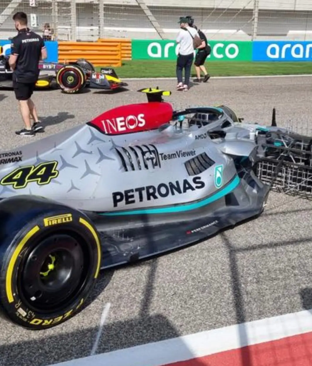 F1 | La Mercedes W13 a Sakhir con nuove pance, completamente riviste