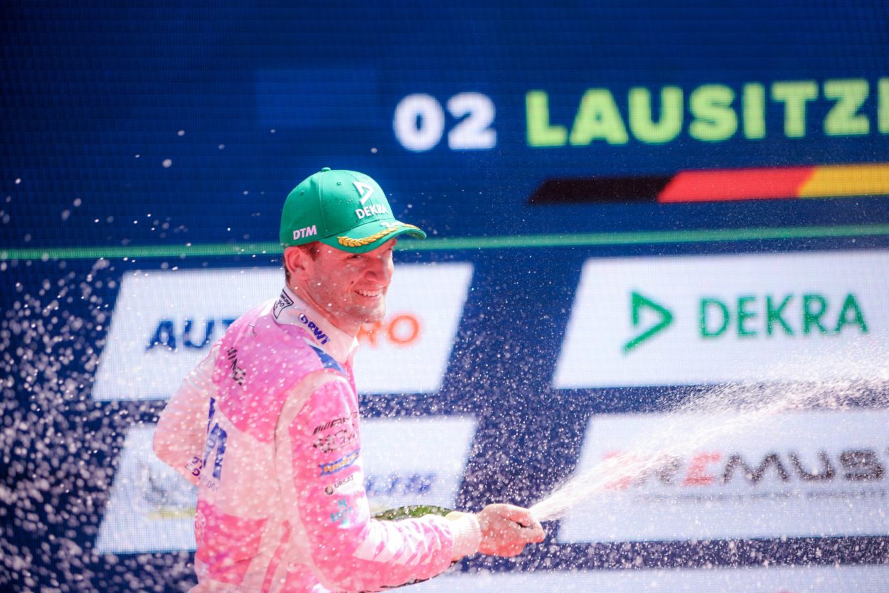 DTM | Lausitzring 2022, gara-2: Sheldon van der Linde concede il bis ed è leader del campionato