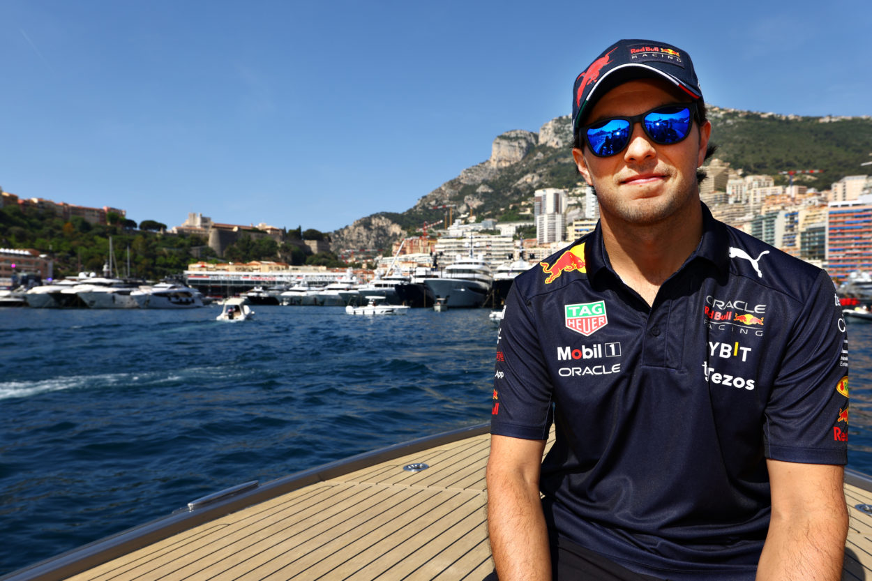 F1 | Red Bull rinnova Sergio Pérez per altre due stagioni. Sarà a Milton Keynes fino al 2024.