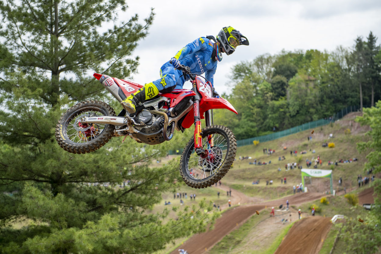 MXGP | GP Italia 2022: Tim Gajser vince gara-1 sotto la pioggia