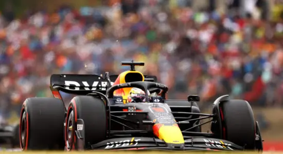 F1 | GP Ungheria 2022, gara: capolavoro Verstappen, parte 10° e vince su Hamilton (7° al via) e Russell. Ferrari, ceffone mondiale: Sainz 4° e Leclerc 6°