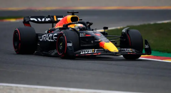 F1 | GP Belgio 2022, gara: Verstappen domina e vince dal 14° posto! Perez 2° su Sainz, Leclerc 6° con altro pit rivedibile