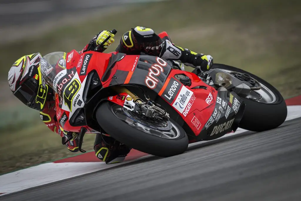 SBK GP Catalogna 2022, SP Race Álvaro Bautista piazza la doppietta