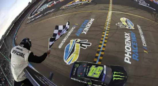 NASCAR | Xfinity Series: Gibbs emerge dai fischi prendendosi vittoria e campionato a Phoenix