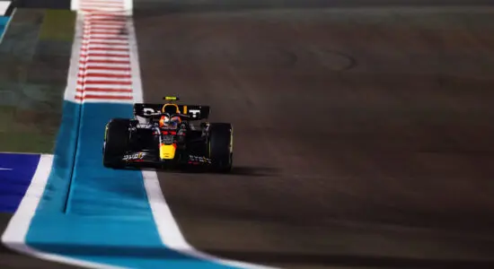 F1 | GP Abu Dhabi 2022, FP3: Pérez precede Verstappen e le Mercedes. Investigazione per Hamilton (sorpasso con bandiera rossa)