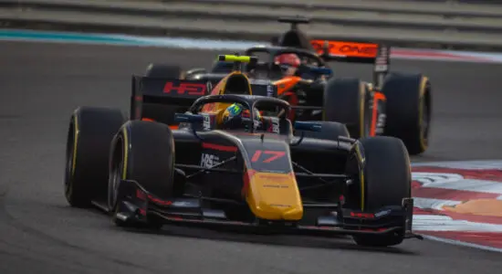 F2 | GP Abu Dhabi 2022, feature race: Iwasa resiste a Drugovich, MP vince il titolo team