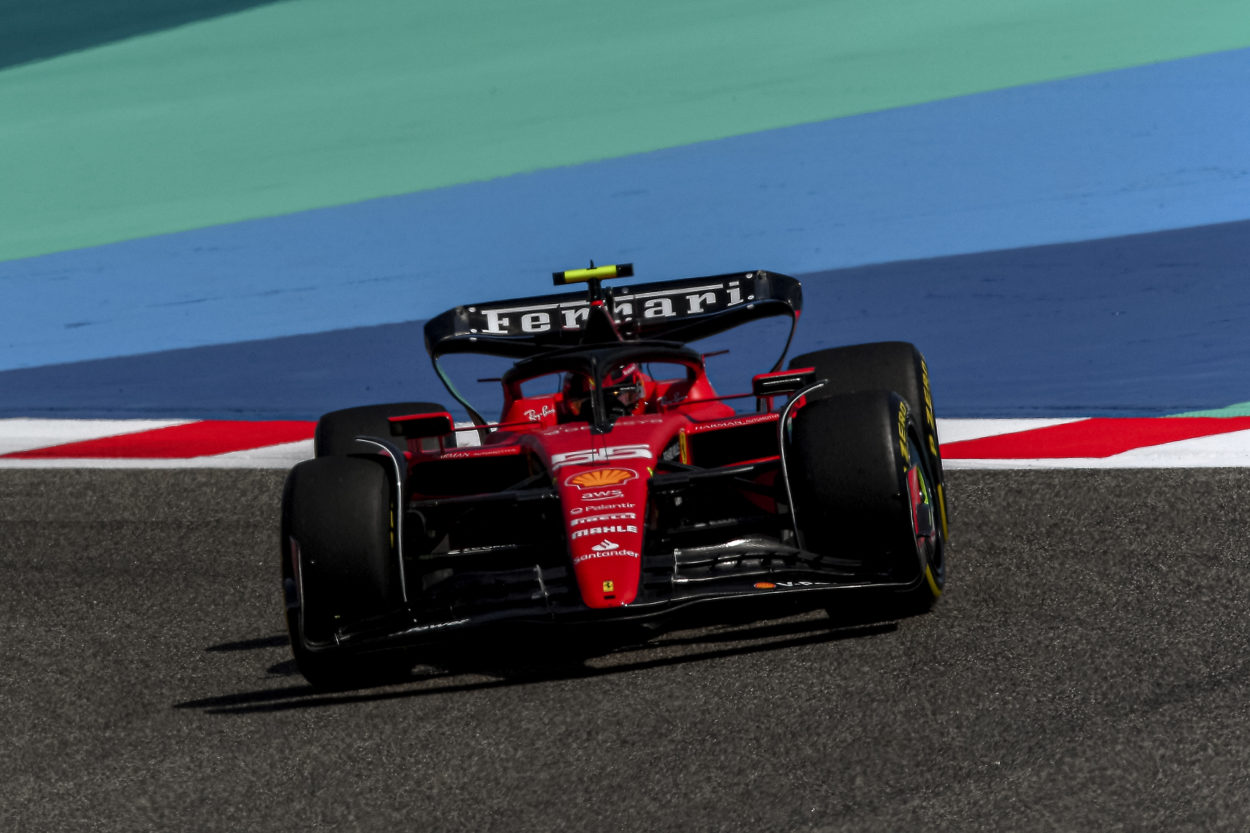 F1 | Test Bahrain 2023, day 2: Sainz miglior tempo al mattino, Pérez competitivo sul passo