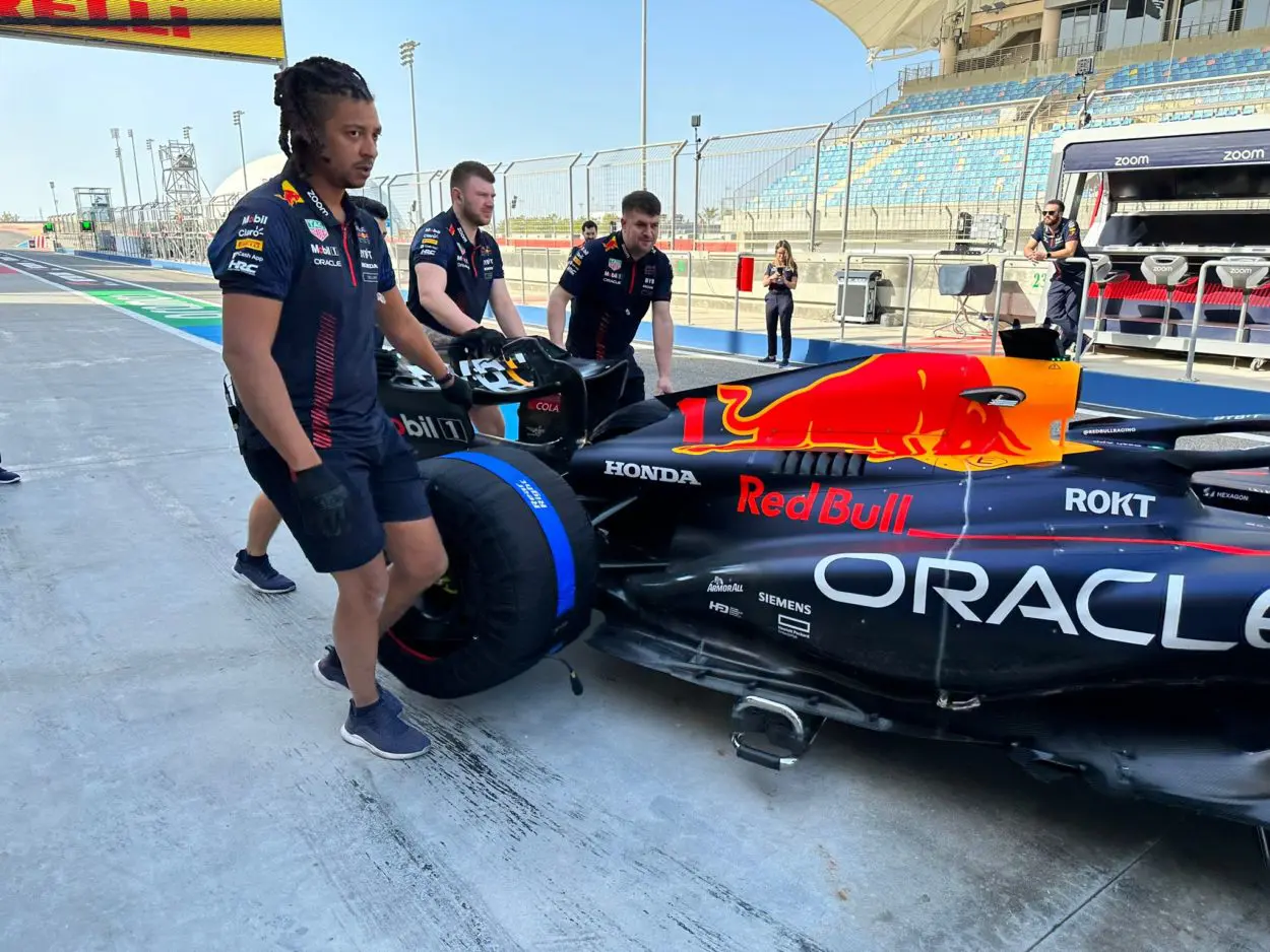 F1 | Test Bahrain 2023, day 1: tutti in pista, ecco finalmente la Red Bull RB19