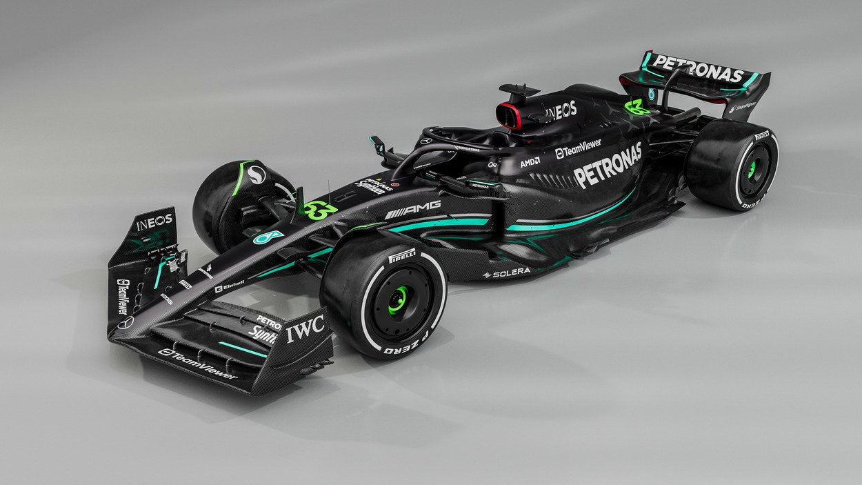 F1 | Mercedes W14, le immagini della nuova monoposto e del Team [Gallery]
