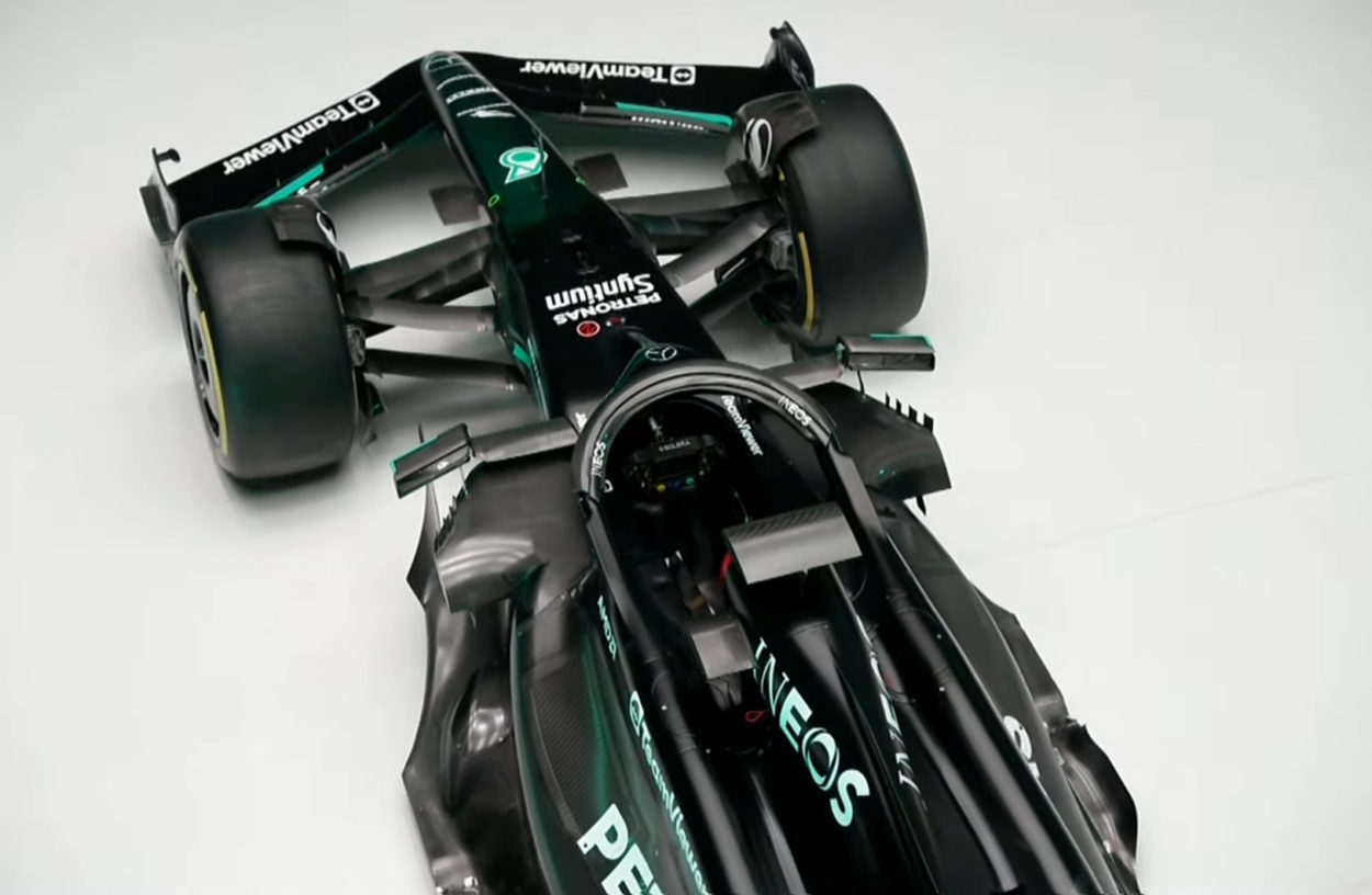F1 | Presentata la Mercedes W14 di Hamilton e Russell. Il team di Toto Wolff torna al nero
