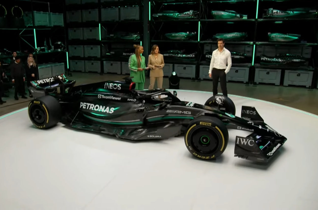 F1 | Presentata la Mercedes W14 di Hamilton e Russell. Il team di Toto Wolff torna al nero