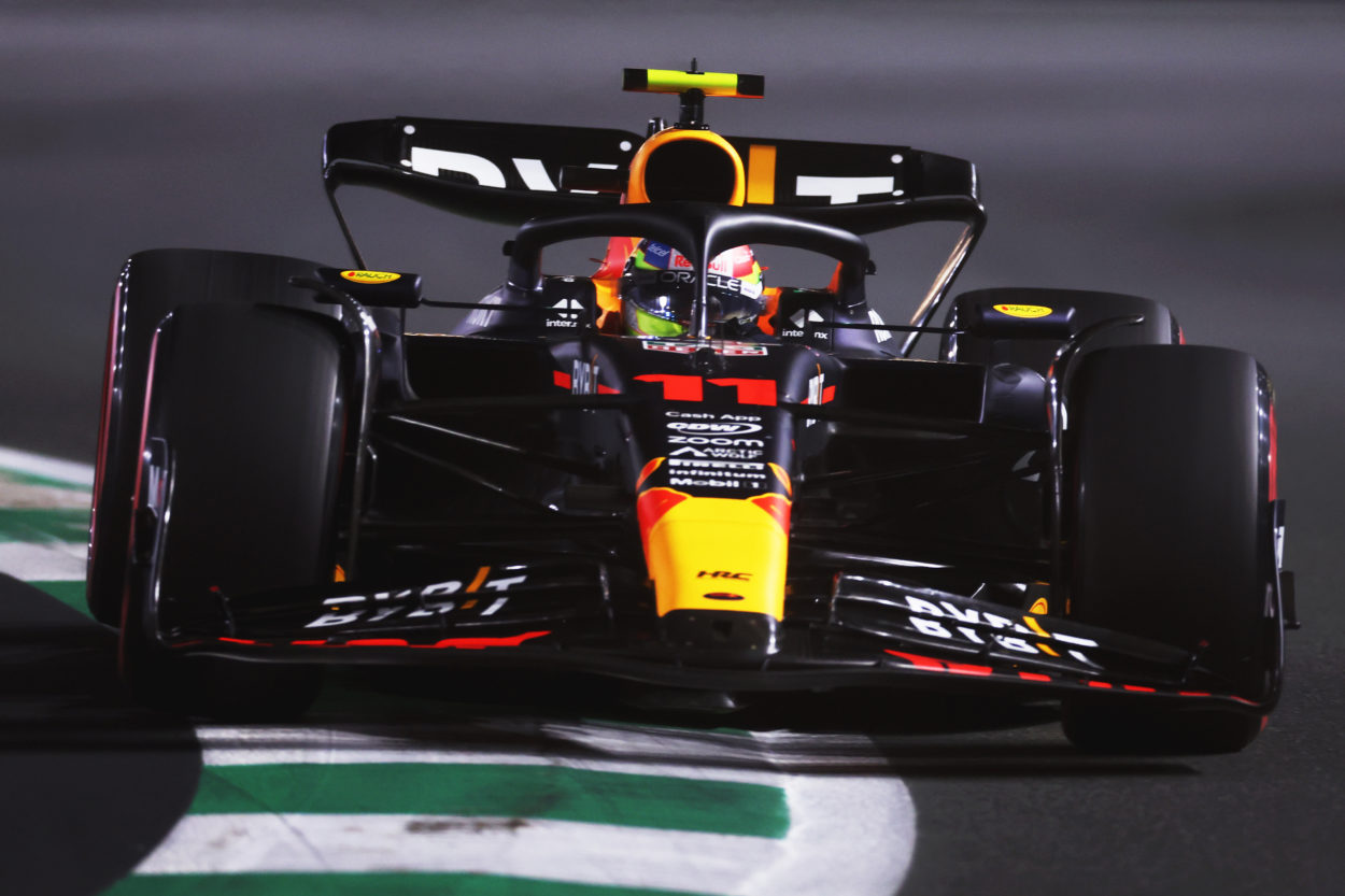 F1 | GP Arabia Saudita 2023, qualifiche: Verstappen rompe, la Pole è di Pérez! Leclerc 2° (partirà 12°), Alonso in prima fila