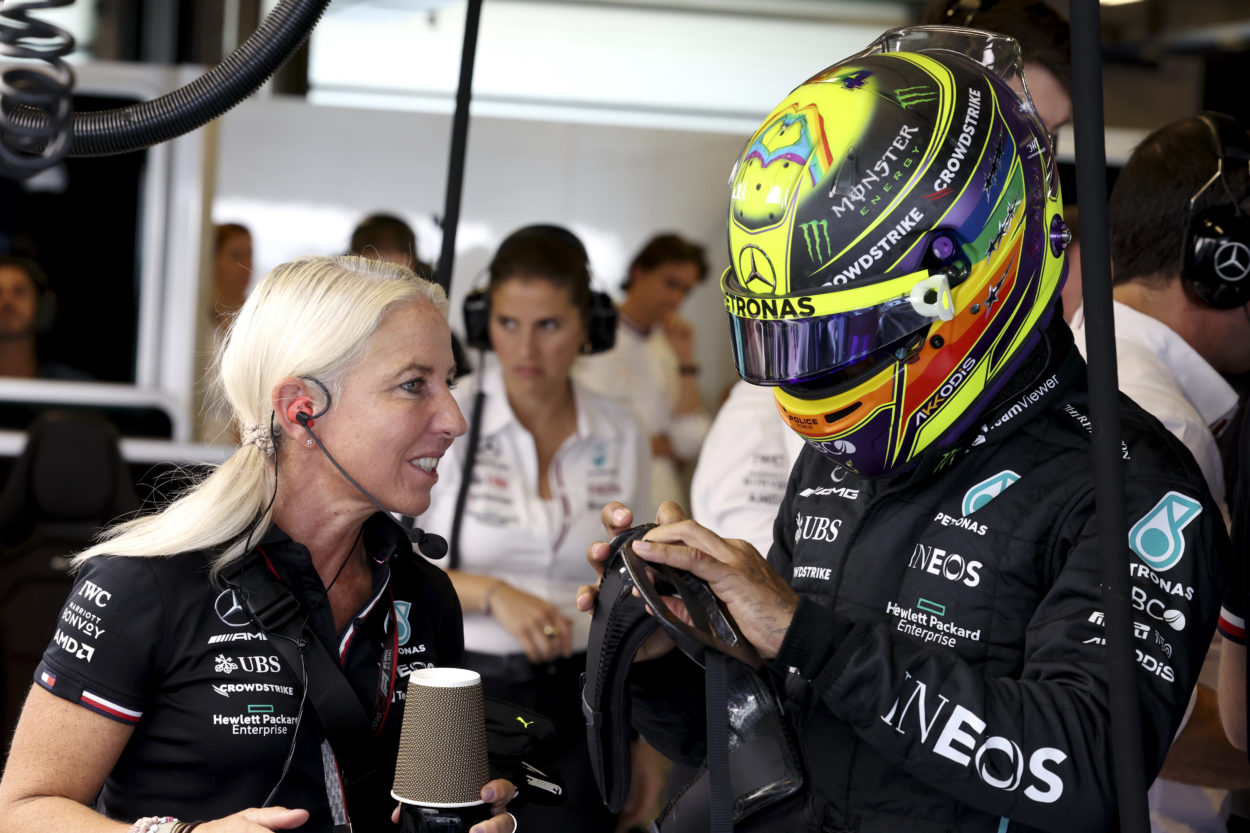 F1 | Angela Cullen "lascia" Lewis Hamilton. Dopo sette anni la fisioterapista cambia vita professionale