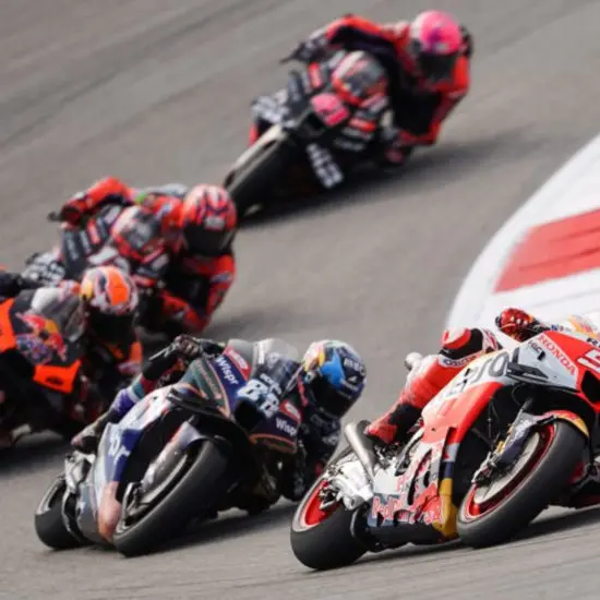 MotoGP | GP Portogallo 2023, incidente Martín-Márquez-Oliveira: doppio long lap penalty da scontare per Marc, frattura al mignolo per Jorge