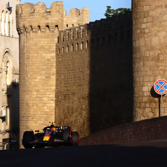 F1 | GP Azerbaijan 2023, gara: Pérez vince su Verstappen e Leclerc. Sainz 5° dietro Alonso
