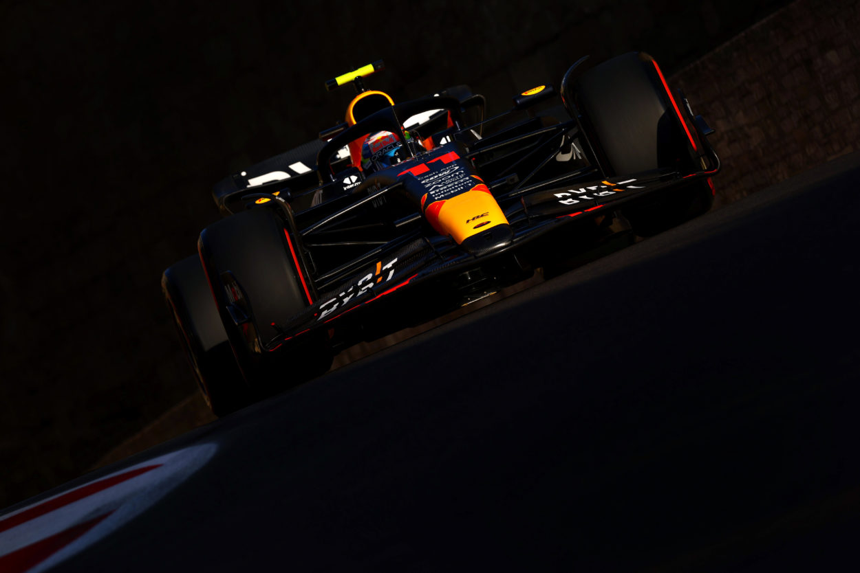 F1 | GP Azerbaijan 2023, Sprint: vince Pérez su Leclerc e Verstappen. Sainz 5° dietro Russell. Max e George contatto al via