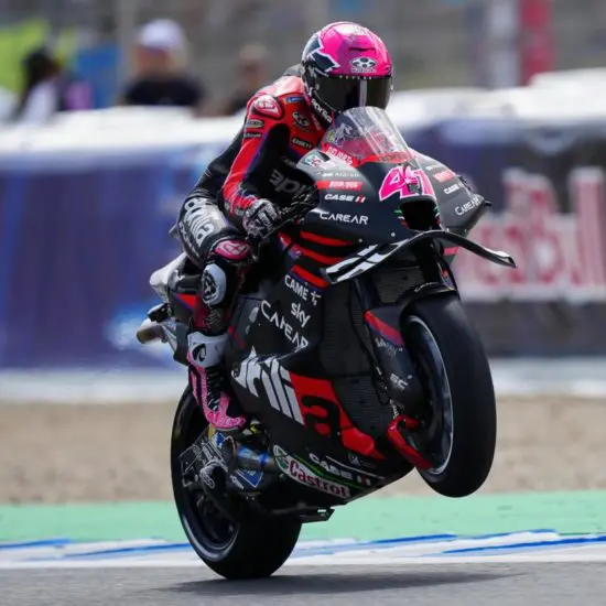 MotoGP | GP Spagna 2023, Qualifiche: Aleix Espargaró guadagna la pole in condizioni difficili
