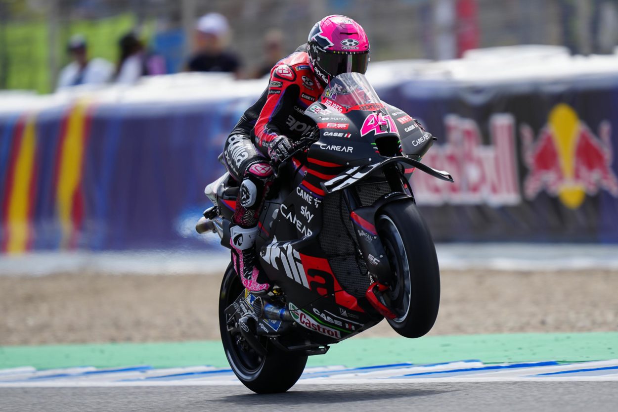 MotoGP | GP Spagna 2023, Qualifiche: Aleix Espargaró guadagna la pole in condizioni difficili