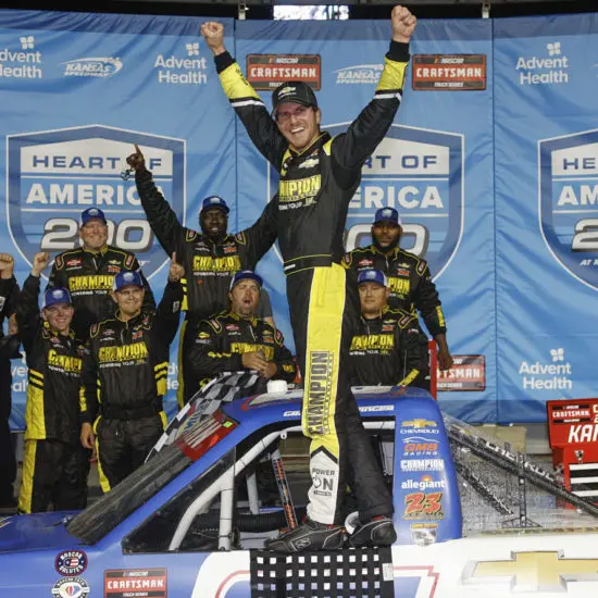 NASCAR | Truck Series: Enfinger coglie l’occasione buona in Kansas