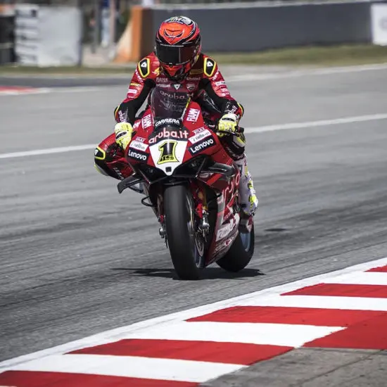 SBK | Round Catalogna 2023, SP Race: la pioggia non rallenta Bautista, decima vittoria dell’anno. Le Yamaha a podio