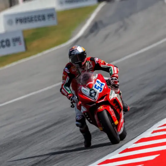 SSP | Round Catalogna 2023, Gara 2: Bahattin Sofuoğlu centra la prima vittoria, doppietta MV Agusta dopo la penalità a Manzi. Bulega out