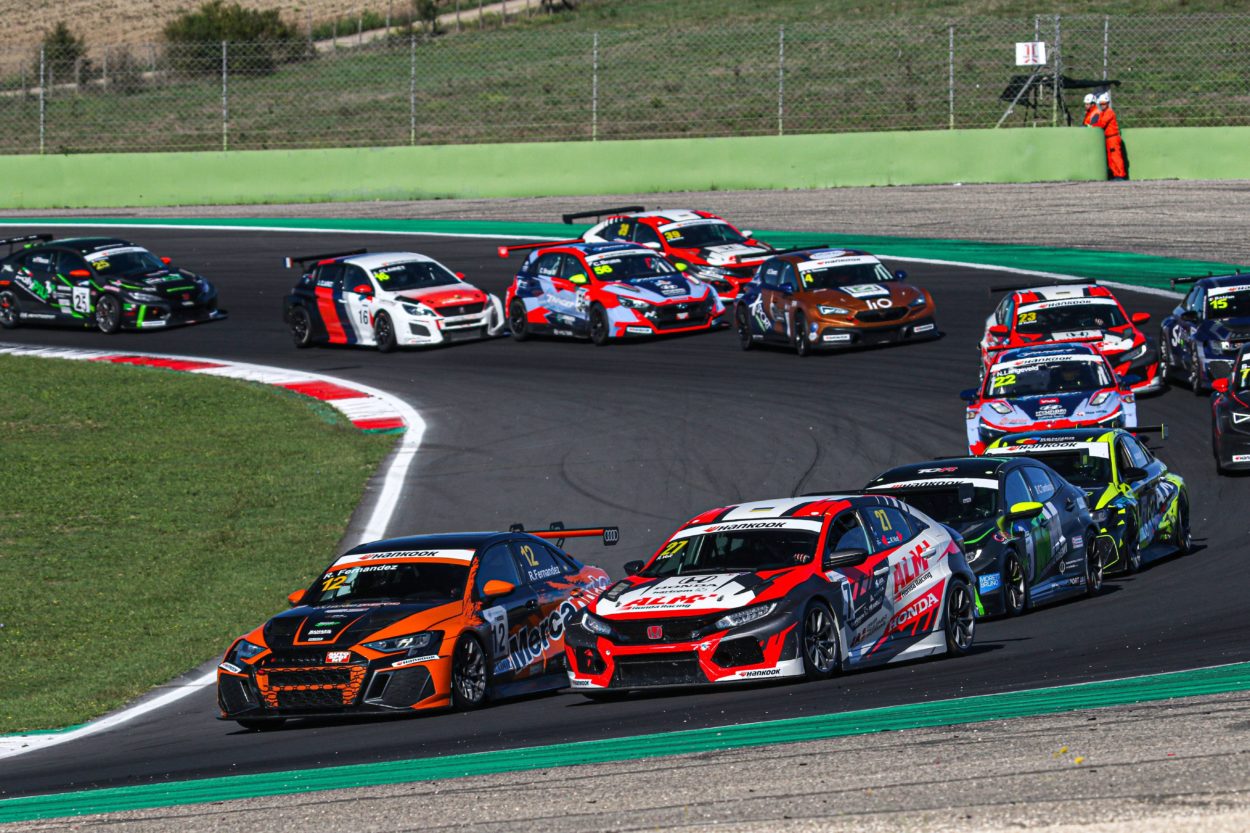 TCR World Tour 16 partecipanti per il TCR Italian Festival a Vallelunga