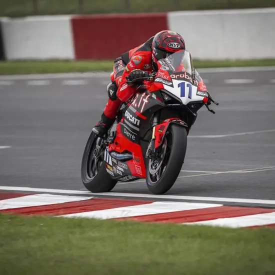 SSP | Round Gran Bretagna 2023: Nicolà Bulega guida un podio tutto italiano in gara 1