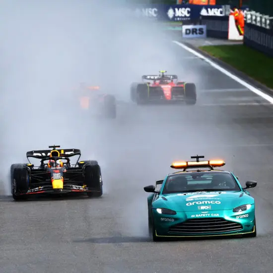F1 | GP Belgio 2023, Sprint: Verstappen vince su Piastri e Gasly dopo altri 35 minuti di rinvio per pioggia e un pericolo scampato in pitlane