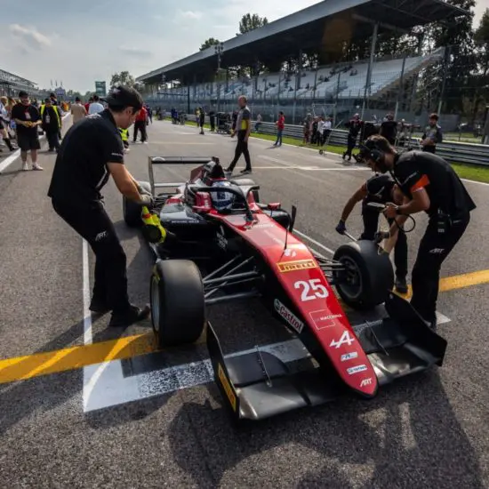 Formula Regional Europe | Monza 2023: Pioggia di penalità in gara 1, Amand giù dal podio!