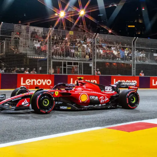 F1 | GP Singapore 2023, gara: Carlos Sainz vince in modo LEGGENDARIO davanti a Norris e Hamilton! Leclerc 4°, Verstappen 5°