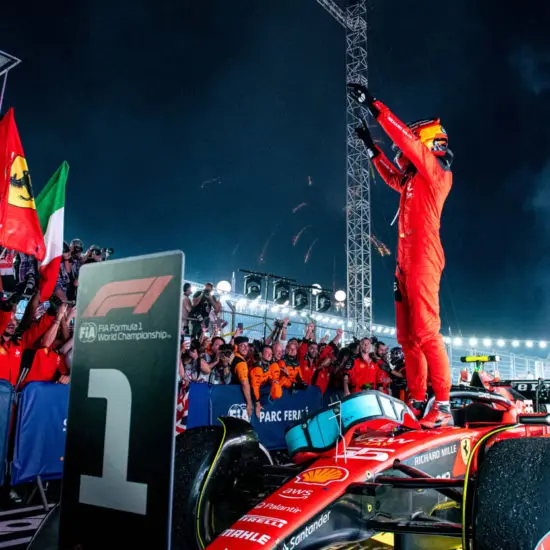 F1 | GP Singapore 2023, ascolti TV: la vittoria di Sainz vale 2,7 milioni, +1,39% sul 2022 quando aveva vinto Pérez