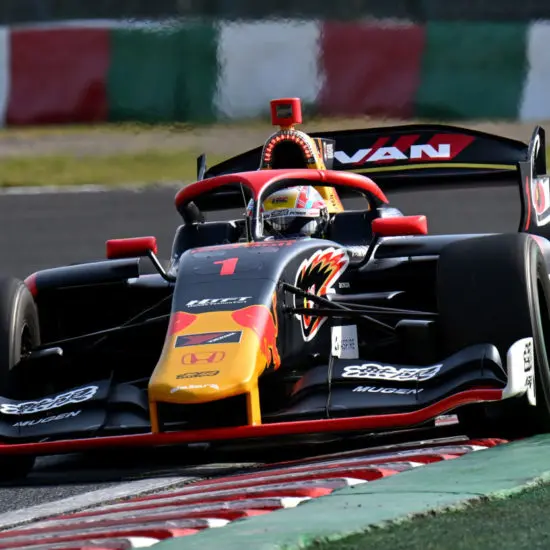 Super Formula | Suzuka #2 2023: Tomoki Nojiri vince una Gara 1 breve e con punteggio dimezzato. Spavento per l’incidente tra Sasahara ed Otsu