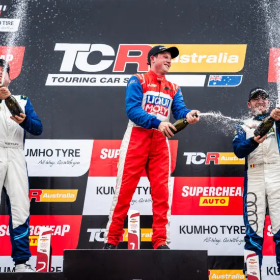 TCR | Brown si illumina nella notte mondiale di Eastern Creek