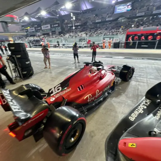 F1 | GP Abu Dhabi 2023, FP2: due bandiere rosse (Sainz a muro pesantemente) riducono la sessione, Leclerc il migliore
